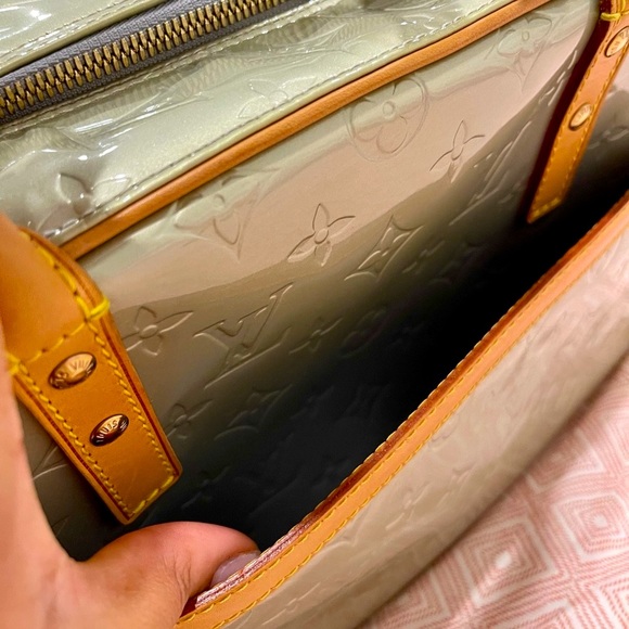 Authentic Louis Vuitton Monogram Vernis Tompkins Square M91150 Gris Handbag - Picture 6 of 17